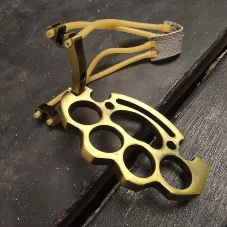 Kastete Pašaizsardzībai ar kaķeni