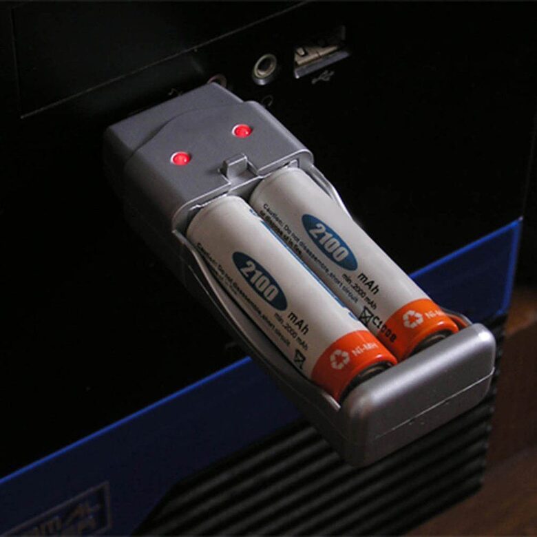 Usb lādētājs AA un aaa tipa baterijām