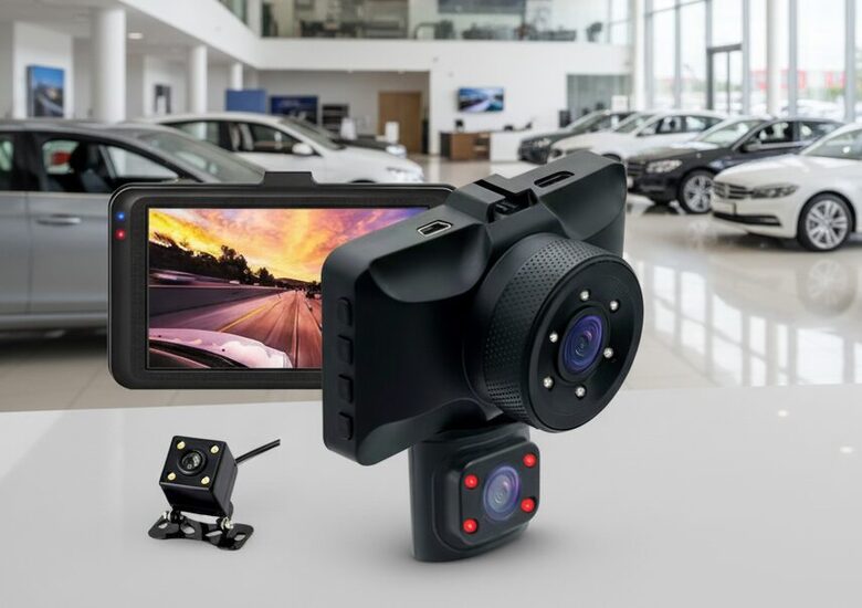 Automašīnas video reģistrators 360g, Hd, ar 3 kamerām (uz brauktuvi, uz salonu, atpakaļskata kamera)