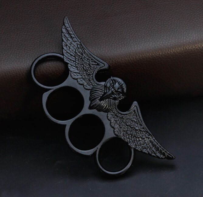 Kastete Katana, Melnā krāsā