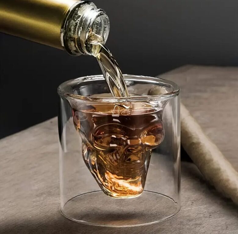 Wiskija glāze 'Skull'