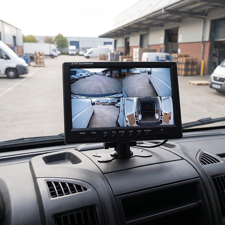 Auto monitors priekš 4 kamerām, redz visas vienlaicīgi (9 collas, 12/24v)