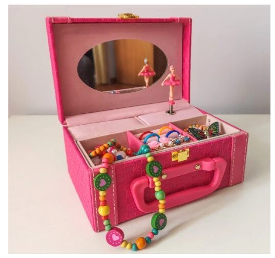 Mūzikas rotu kaste ar balerīnu