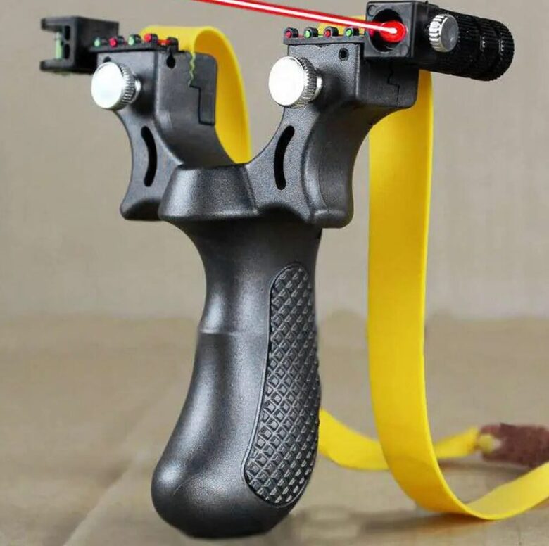 Kaķene ar lāzera tēmekli