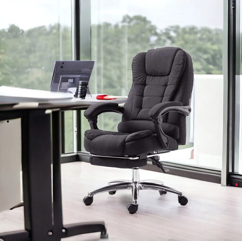 Ergonomisks biroja krēsls ar kāju balstu, regulējamu atzveltni un mīkstu polsterējumu, melns datorkrēsls 150 kg