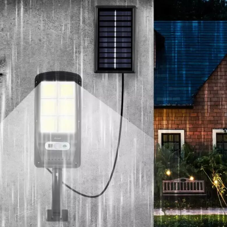 Jaudīgs ielas prožektors ar saules bateriju uz vada