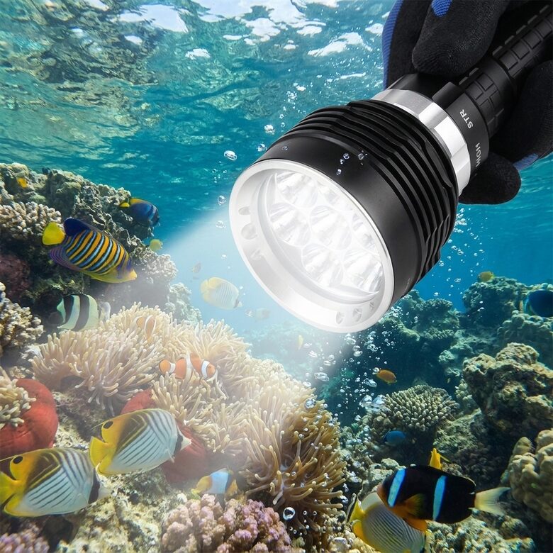 Zemūdens lukturis ar 7 Diodēm (XM-L2 LED ; 8000 Lumen ; 200m ; Rechargable)