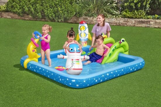 Bērnu Ūdens rotaļu laukums ar baseinu un slidkalniņu