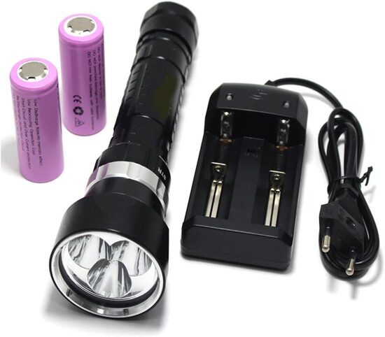 Zemūdens Led Lukturis Cree XM-L T6, 3X diodes (komplektā ar lādētāju un akumulatoriem)