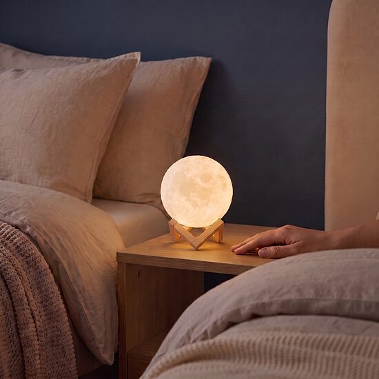 3D mēness nakts lampa kvēlojošs mēness 8 cm, USB lādēšana