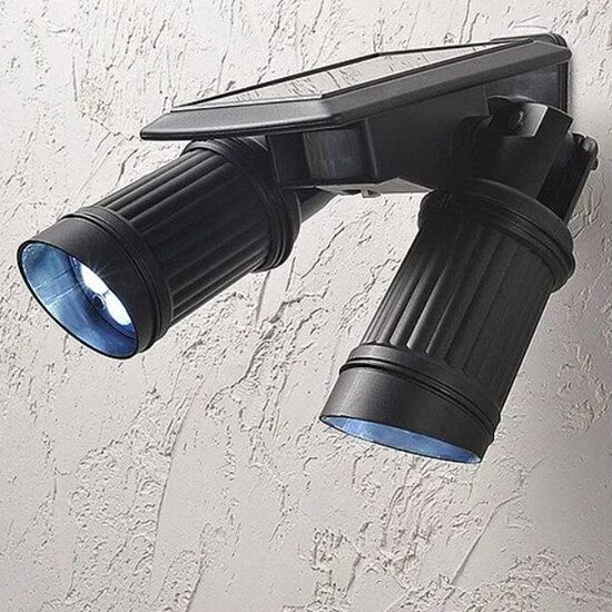 LED lampa dārzam ar kustību detektoru un 120 ° kustības sensora lenķi un saules bateriju