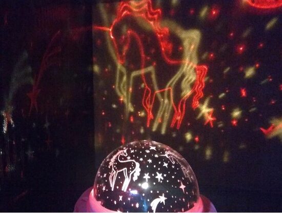 Rotējoša bērnu Naktslampiņa - ar zvēriņiem un zvaigznītēm