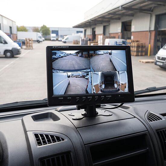 Auto monitors priekš 4 kamerām, redz visas vienlaicīgi (9 collas, 12/24v)