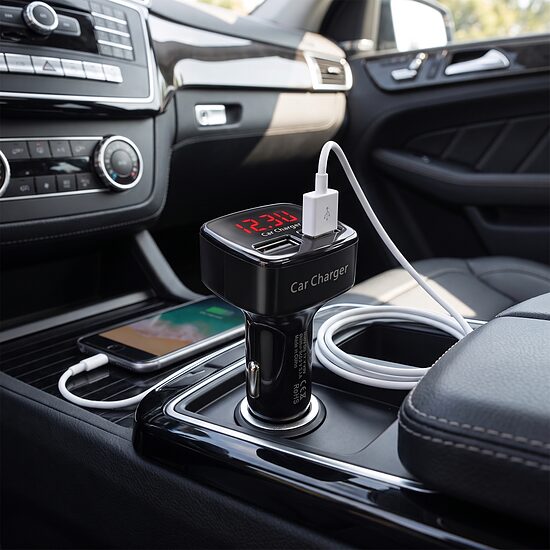 Auto 3 in 1 voltmetrs termometrs un div USB lādētājs 3.1A automašīnām 12V