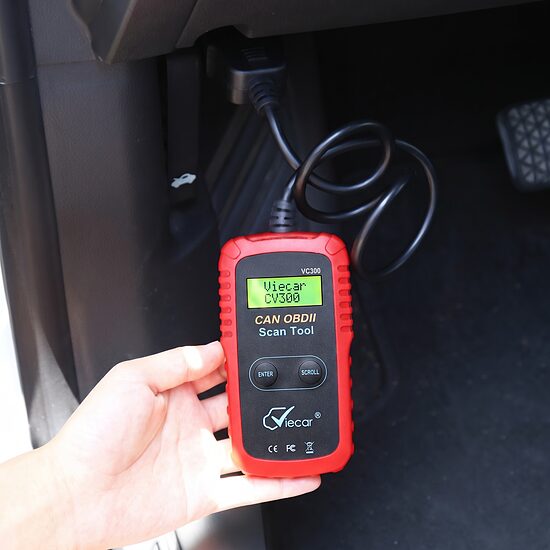 OBD2 skaneris, auto diagnostikas ierīce ar monitoru