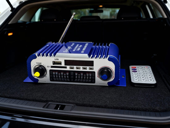 Audio pastiprinātājs 200w (Fm radio, USB)