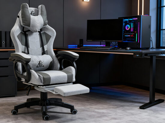 Ergonomisks Gaming un Darba Krēsls ar Kāju Balstu un Regulējamu Atzveltni